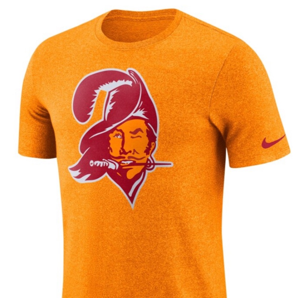 NWOT Throwback Tampa Bay Buccaneers Graphic Tee